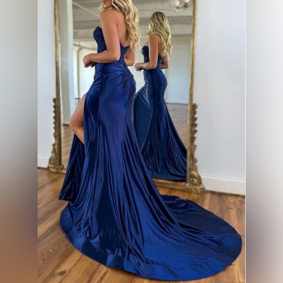 Polly Boutique Strapless Navy Blue Prom Dress With Slit and Appliqués Size 2 - Picture 2 of 10